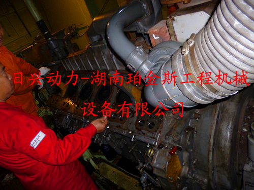 三菱R16柴油發動機缸套、活塞、連桿的解體、檢修